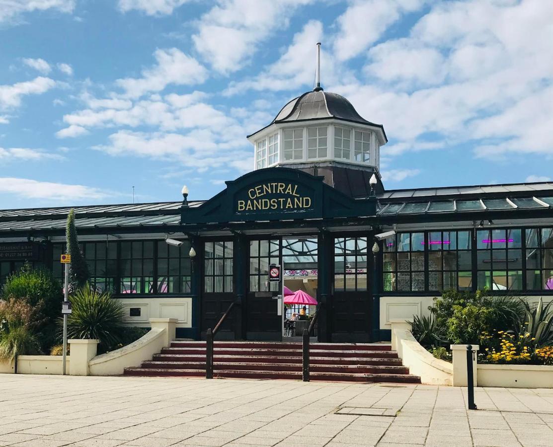 Beautiful Beachfront Retreat With A Stunning Sea View For The Ultimate Escape Away From The Busy World Below Herne Bay Exterior foto