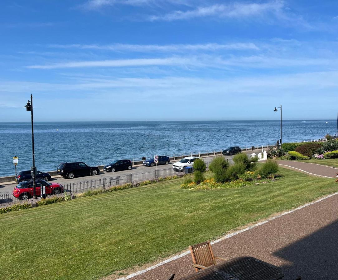 Beautiful Beachfront Retreat With A Stunning Sea View For The Ultimate Escape Away From The Busy World Below Herne Bay Exterior foto