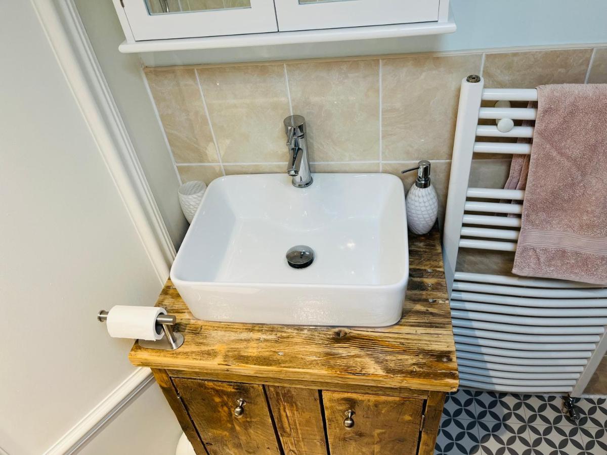 Beautiful Beachfront Retreat With A Stunning Sea View For The Ultimate Escape Away From The Busy World Below Herne Bay Exterior foto